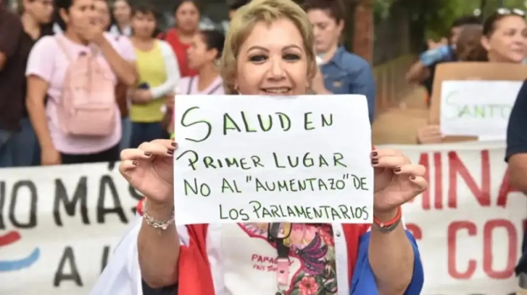 Senadora confía en que la presión ciudadana frene autoaumento salarial