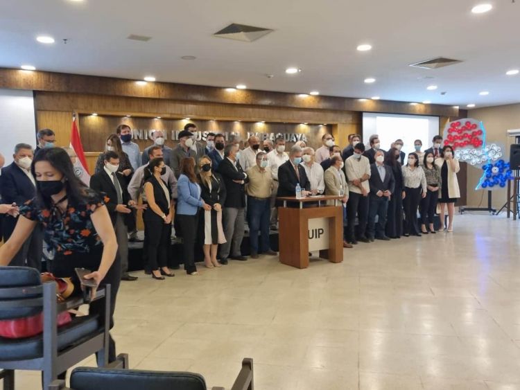 Empresas denuncian a camioneros tras cierre de rutas