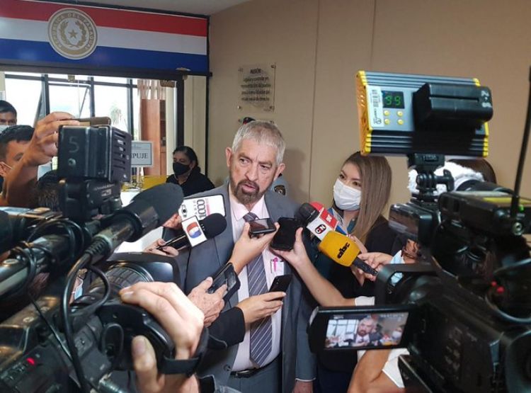 Senador acusó a miembros del BCP de encubrir presuntos esquemas de lavado de dinero