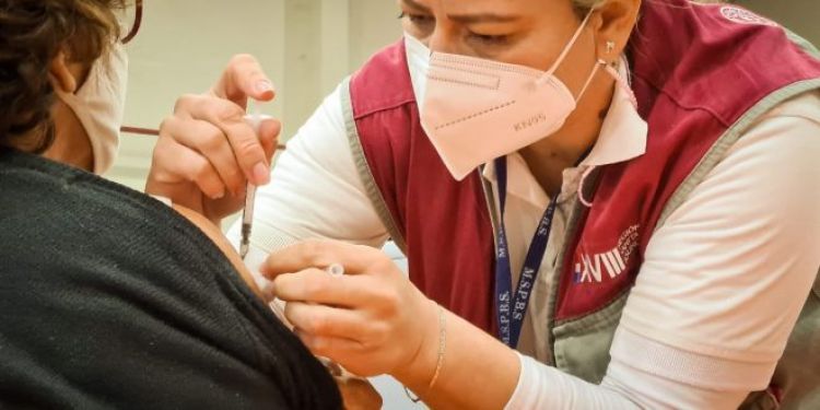 Vacuna anticovid: Terminó jornada de hoy y desde mañana baja la franja etaria