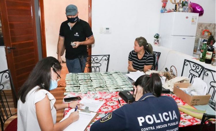 Detienen a una extorsionadora por videos y fotos de contenido sexual