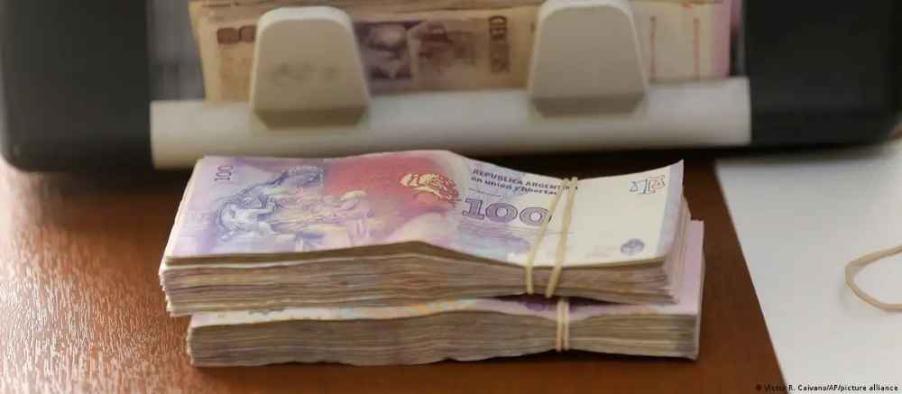 Javier Milei aumenta en 30% el salario mínimo de Argentina
