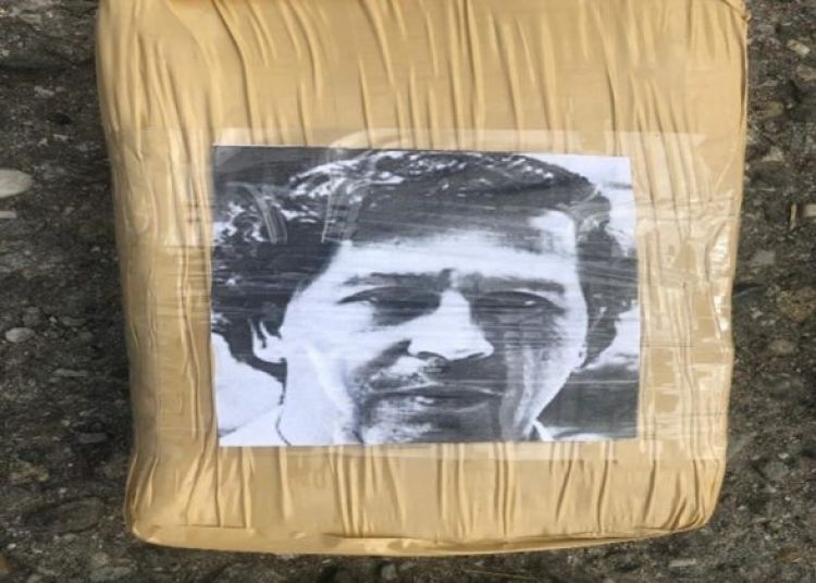 Por qué los narcotraficantes usan a políticos y celebridades para acuñar drogas