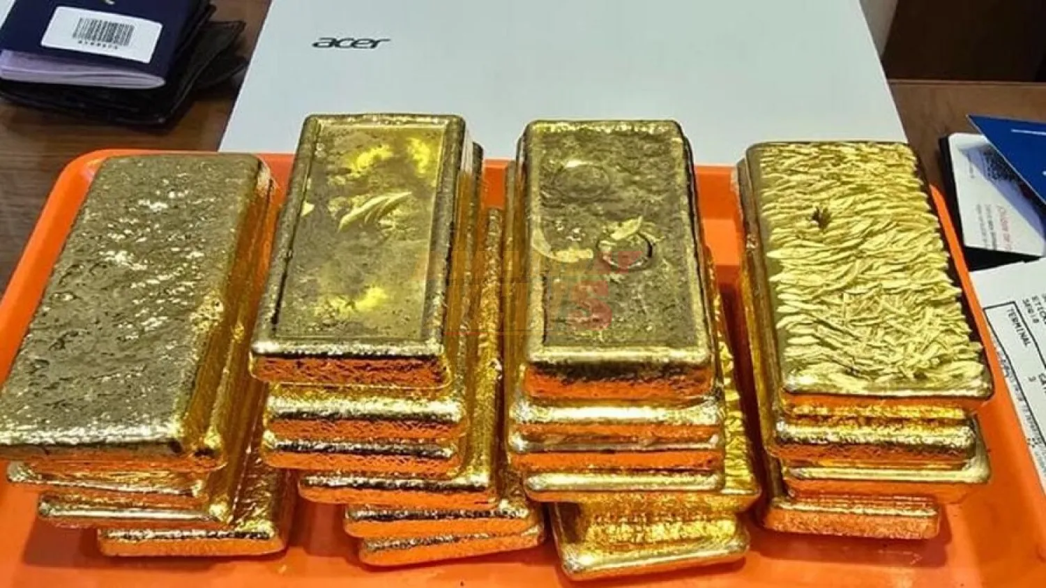 Millonaria incautación de lingotes de oro y tres personas detenidas en el Silvio Pettirossi