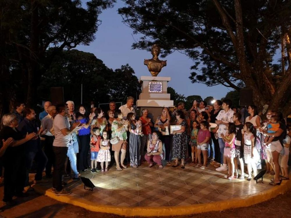 Intendente inauguró busto del Prócer Fulgencio Yegros en barrio Guaraní