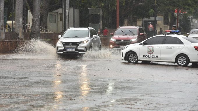 Pronostican un viernes caluroso con lluvias y tormentas eléctricas