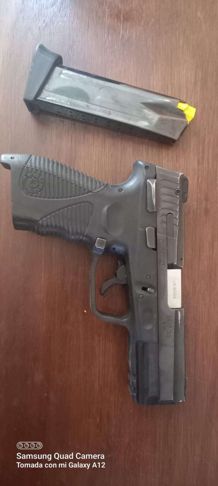 Recuperan arma de un policía reportada como robada y hay dos detenidos
