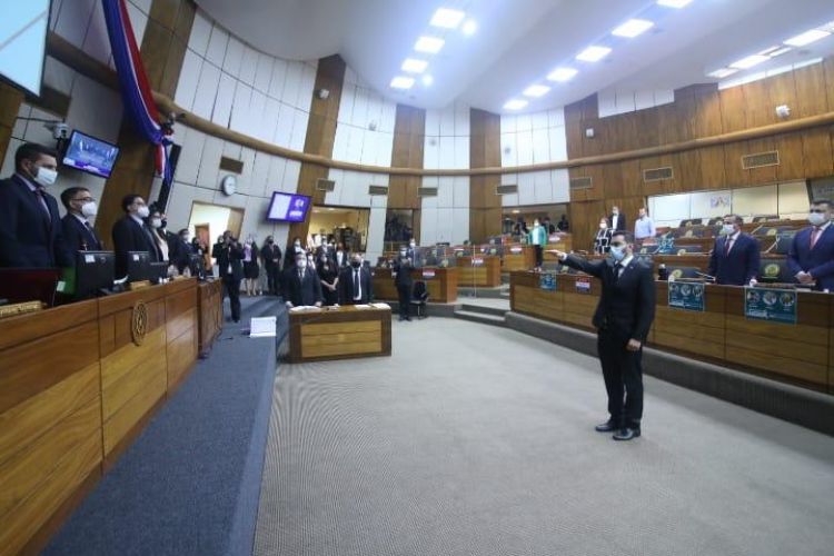 Juró suplente del diputado Robert Acevedo