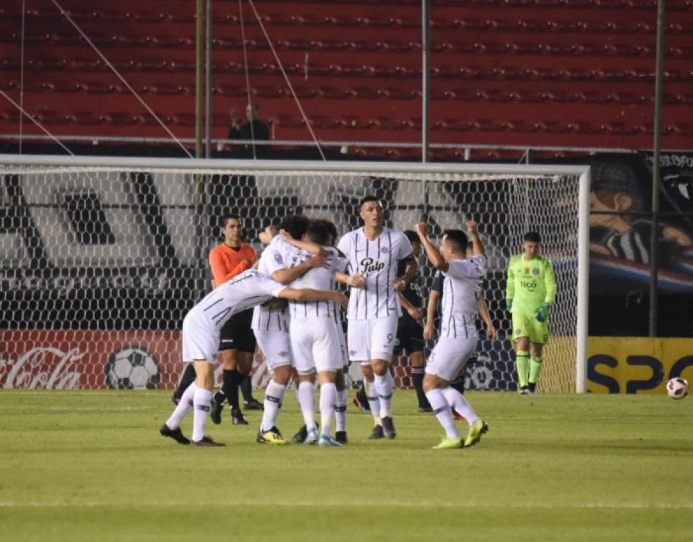 Libertad tumba largo invicto de Olimpia