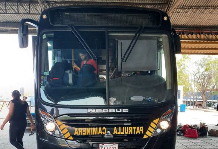 Llegaron al país 75 compatriotas provenientes de Argentina