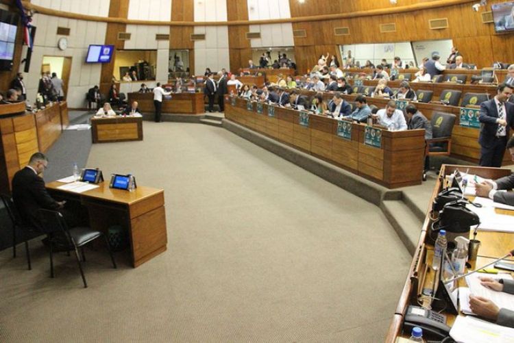 Por “rabonas” sancionan con descuentos a varios diputados