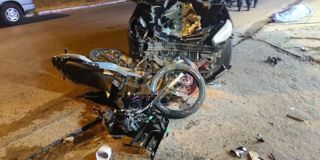 Menor al mando de una moto murió al chocar contra un auto