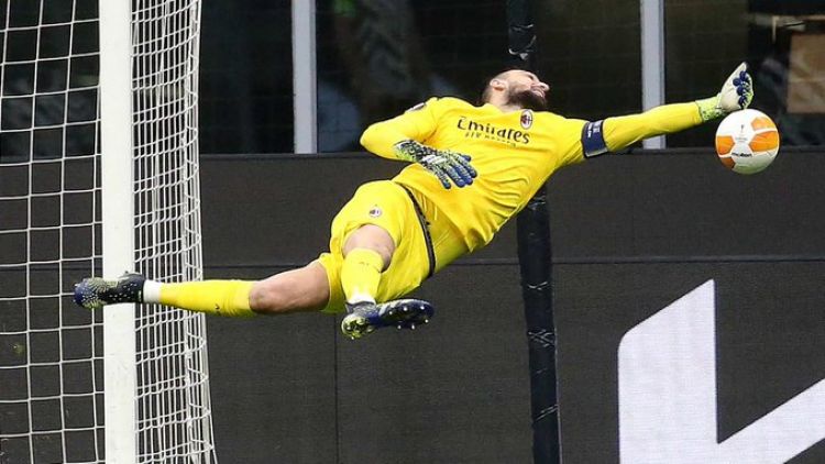 El PSG le hace una millonaria oferta a uno de los mejores arqueros de Europa