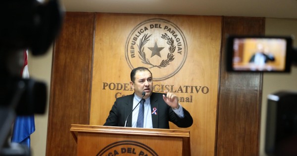 Líder queda en la mira de Dionisio y podría ser expulsado del Senado con los votos del cartismo