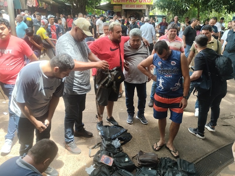 Atraco a cambistas evidencia volumen de negocios del contrabando, asegura Emil Mendoza