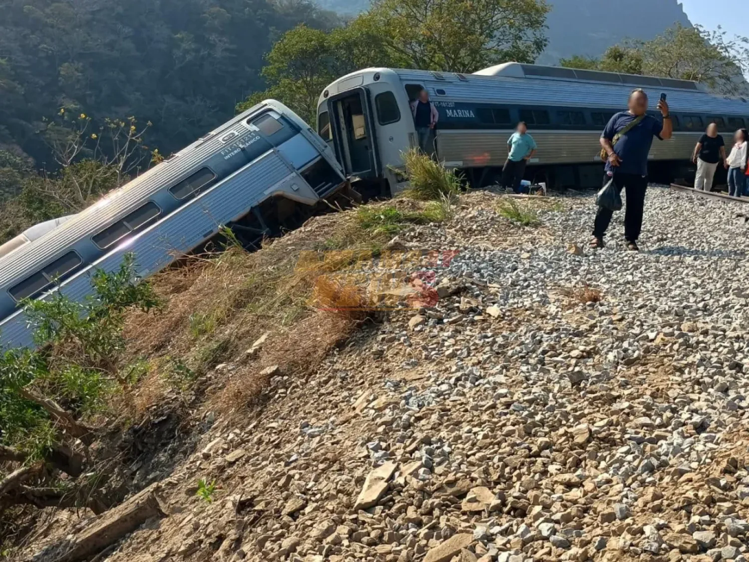 Descarrilamiento de tren en México deja 13 fallecidos