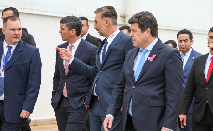 Santi alienta a inversores extranjeros y ofrece ayuda del Gobierno para instalarse en el país