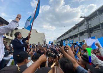 Élites de Guatemala se fortalecen tras eliminar al principal candidato presidencial