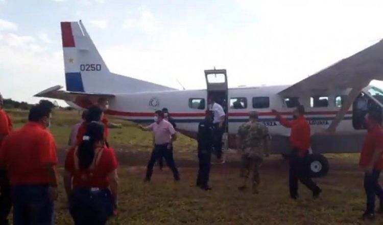 Vicepresidente en campaña política por Concordia Colorada, con avioneta de la Fuerza Aérea