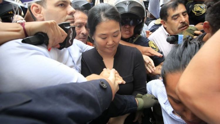 Keiko Fujimori admite que el Gobierno de su padre fue autoritario