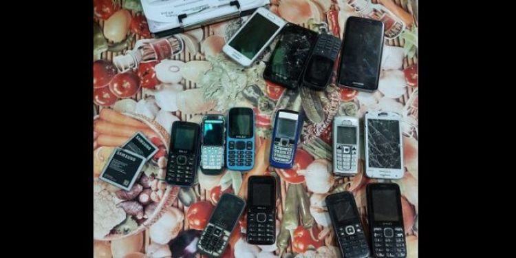 Incautan teléfonos celulares, armas blancas, garrotes, caña, chicha y droga en cárcel de San Pedro