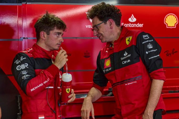 Charles Leclerc dominó en los entrenamientos de Bakú