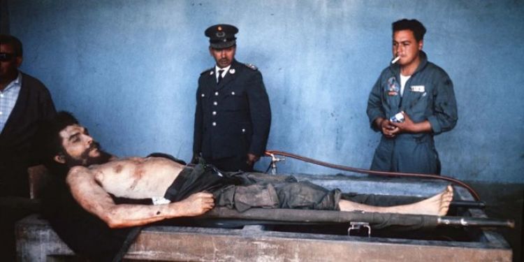 Ex agente de la CIA reveló que “lo único que puede estar enterrado en Cuba” del cuerpo del Che Guevara son sus manos