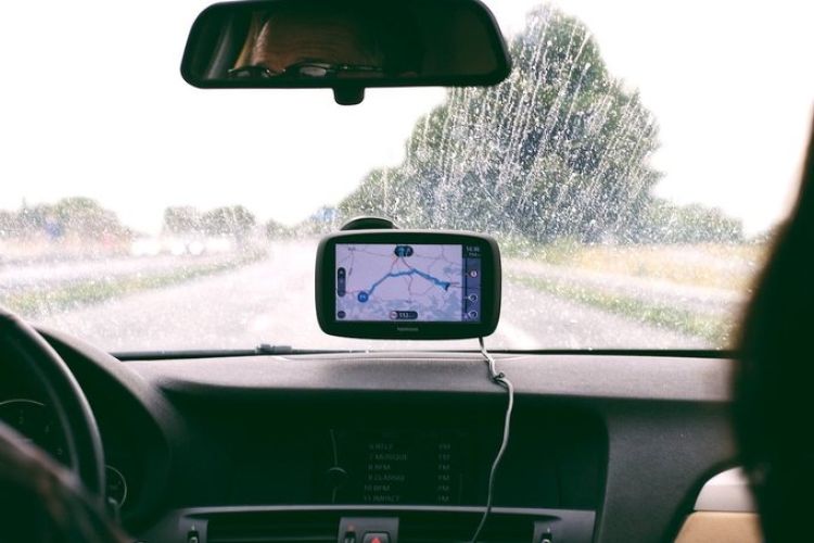 La versión de la mujer que instaló GPS al vehículo de su ex