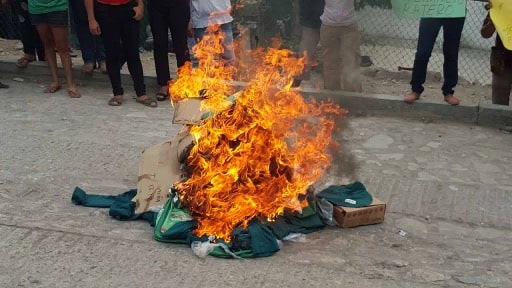 Quema de uniformes termina en conflictos y persecuciones entre alumnos de instituciones asuncenas