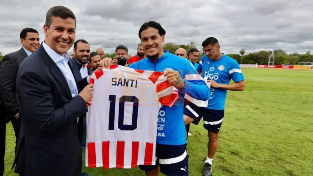 Santi promulga ley que lo faculta a decretar feriado si la Albirroja clasifica al Mundial