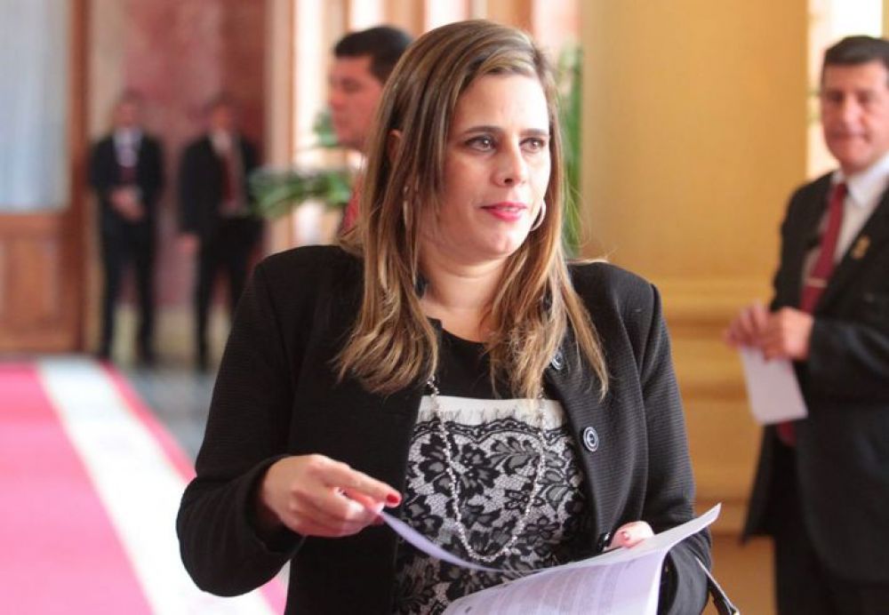 Gonzlez dice que muchos diputados fueron "idiotas tiles" del cartismo