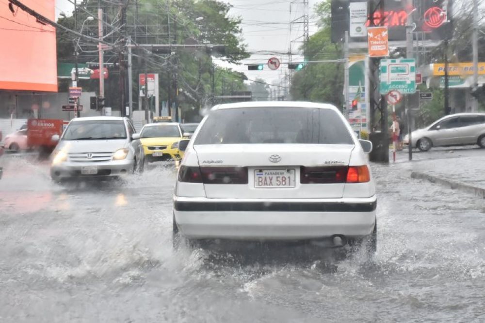 Anuncian un fin de semana caluroso pero con tormentas