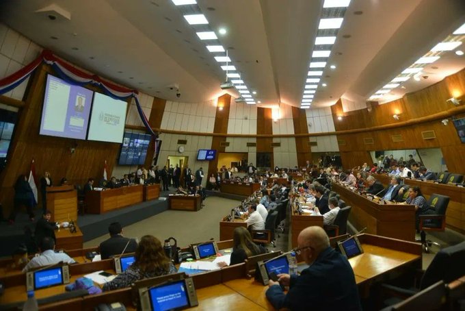 Diputados dan media sanción a proyecto que unifica carga horaria y salario de médicos