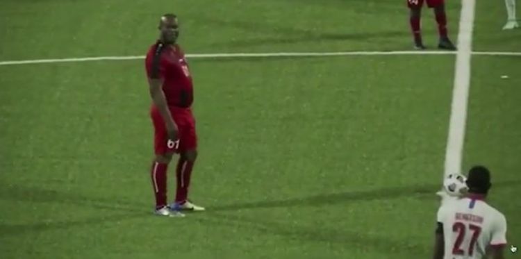 Vicepresidente de Surinam; dueño del equipo y titular a sus 60 años