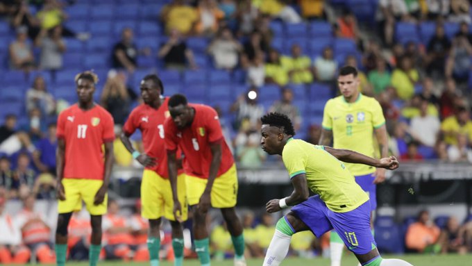 Vinícius cierra la goleada de Brasil