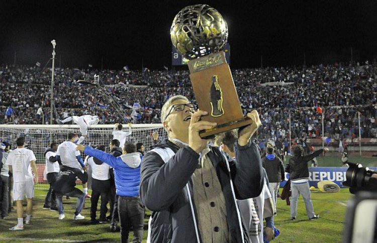Mañana arribaría al país el nuevo DT de Olimpia
