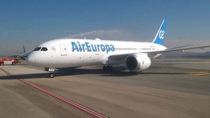 Huelga de pilotos de Air Europa deja varados a pasajeros en Paraguay