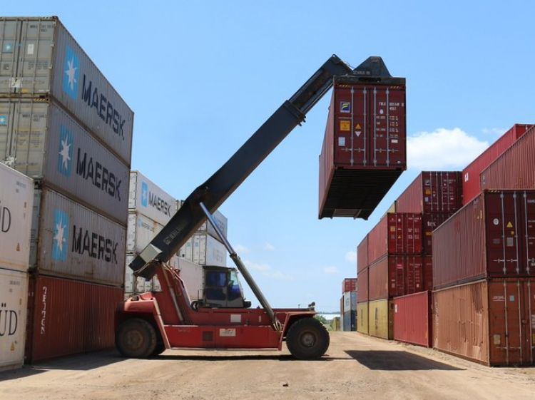 Nuevo superávit en Aduanas