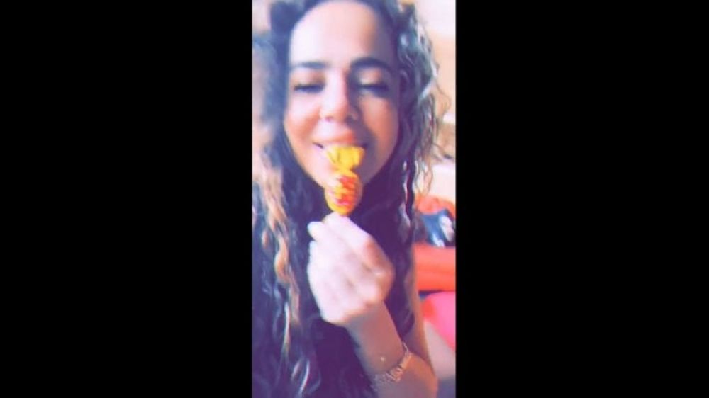 Gloria Escobar aún no devolvió la caja de chocolate al concejal Ever Salinas