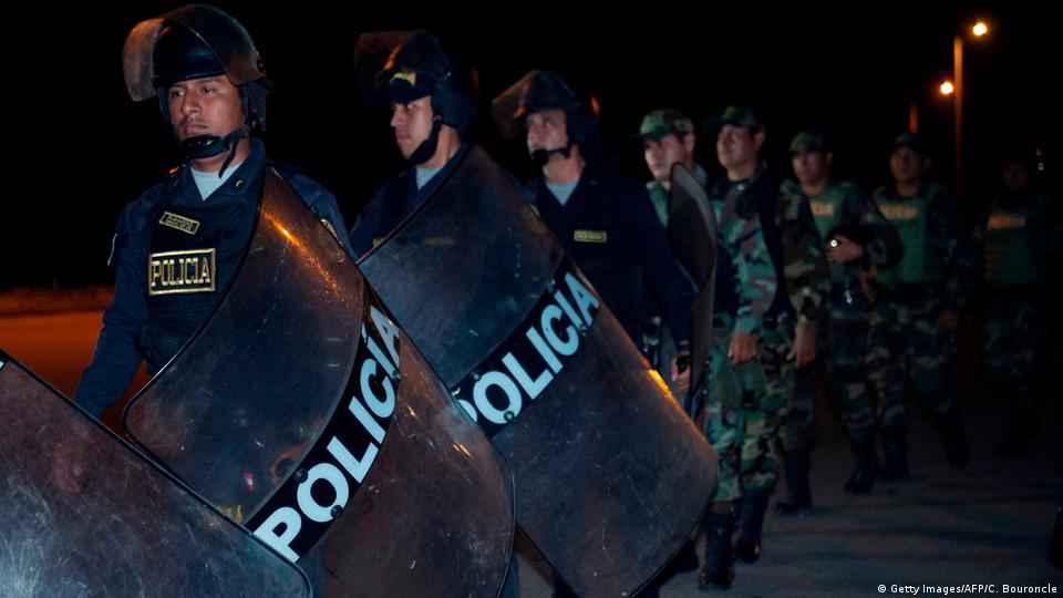 Perú envía contingente de la Policía a frontera con Ecuador