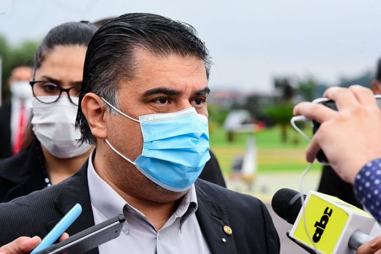 Ministro de Salud afirmó que urge llamar a licitaciones para instalar más plantas de oxígeno