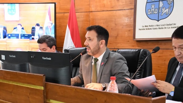 Concejal César Escobar admite irregularidades en gestión de Nenecho