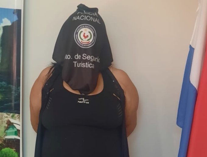 Atrapan a “bolsonera” cuando intentaba robar mercaderías de una casa comercial