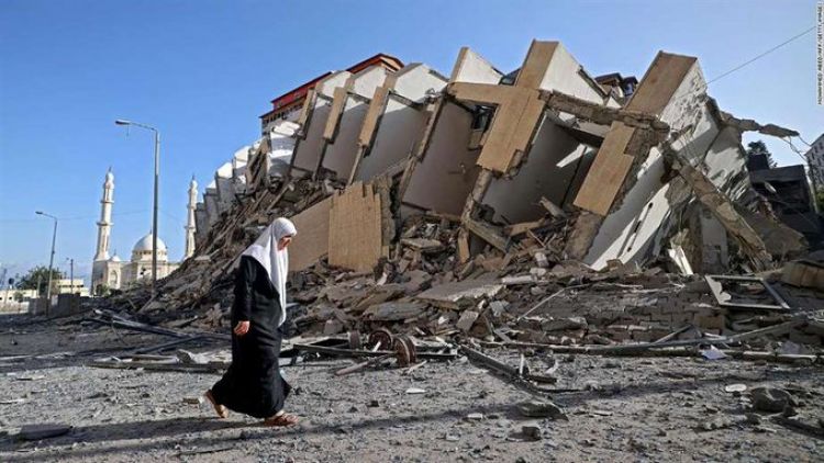 Israel castiga a Gaza mientras el conflicto se recrudece y detiene operación terrestre