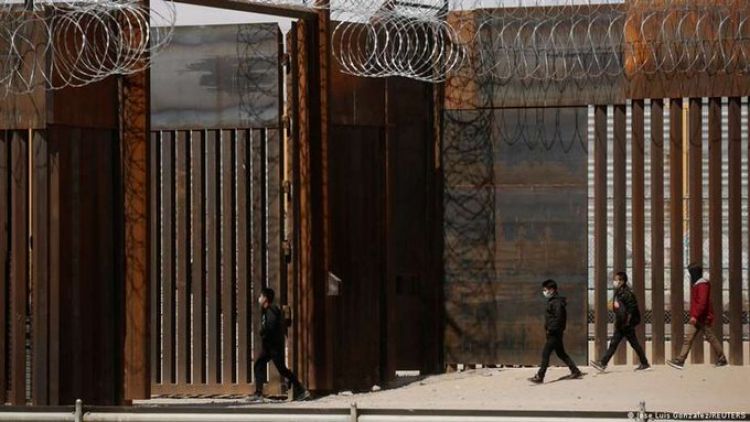 México extiende hasta mayo restricciones fronterizas por la pandemia