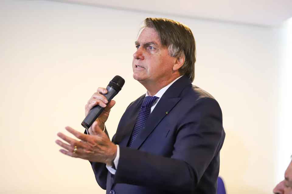 Bolsonaro vuelve a ser hospitalizado por problemas intestinales