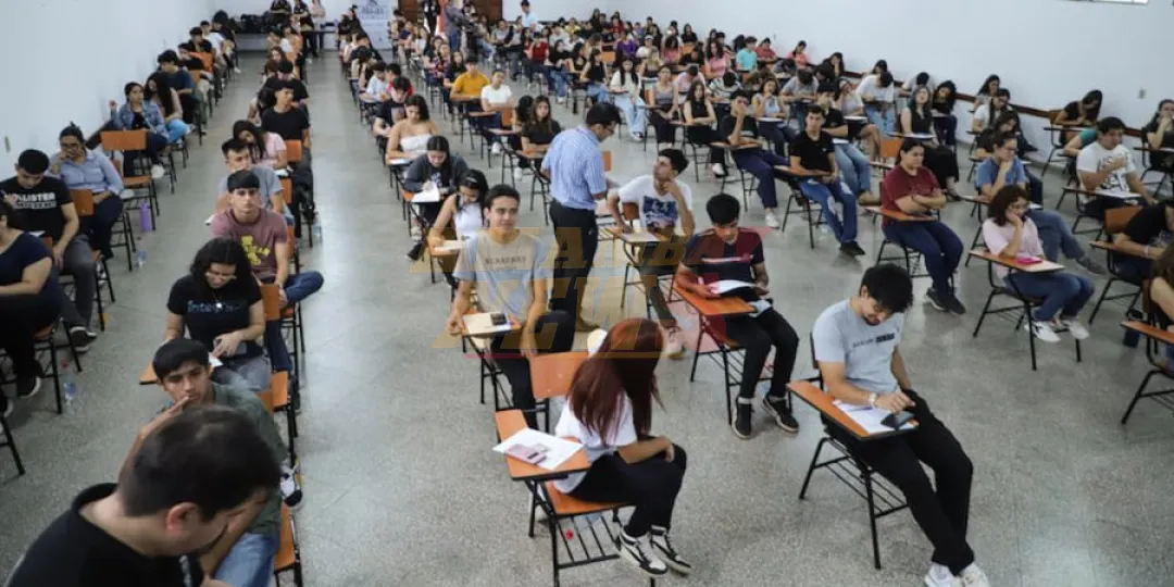 Anuncian 500 becas de posgrados presenciales y online