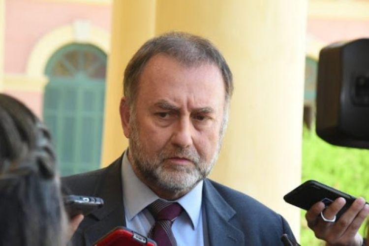 Ministro dispara contra presupuestos inflados: No podemos financiar eso
