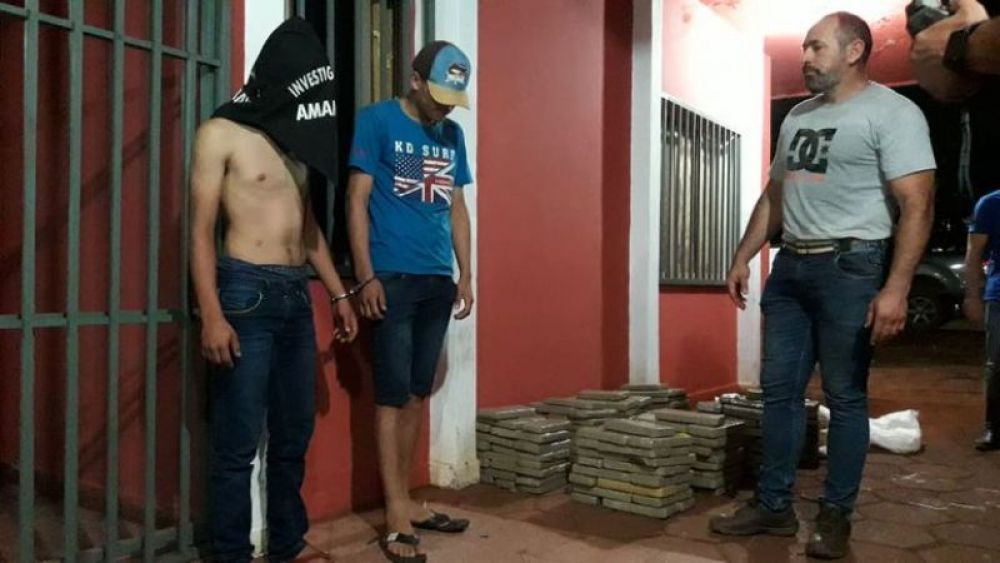 Dos detenidos con automóvil robado y carga de marihuana en Pedro Juan Caballero