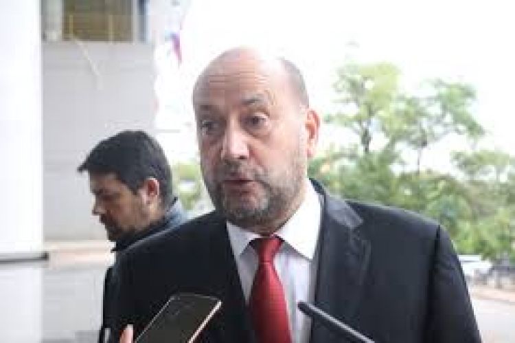 Titular del Congreso pedirá que todas las bancadas reciban a Federico González